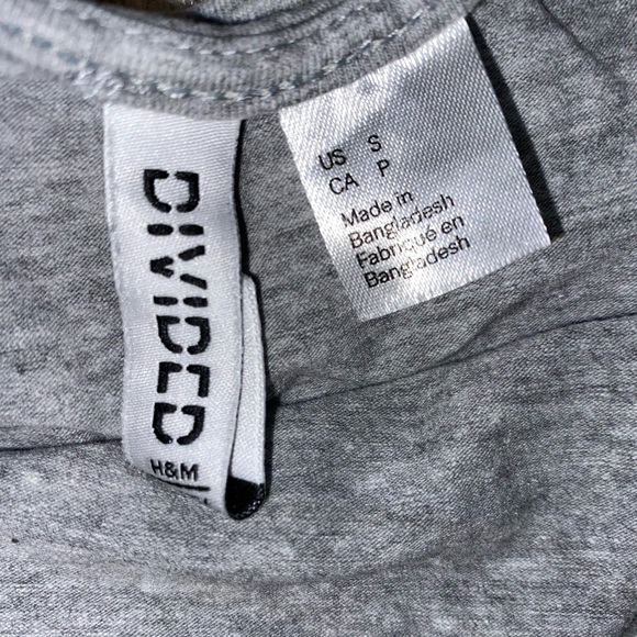 Tank Bundle - 3/$25✨ - Picture 6 of 8